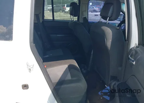 2016 Jeep Compass Sport z USA, uszkodzony, nr VIN 1C4NJCBA2GD567470